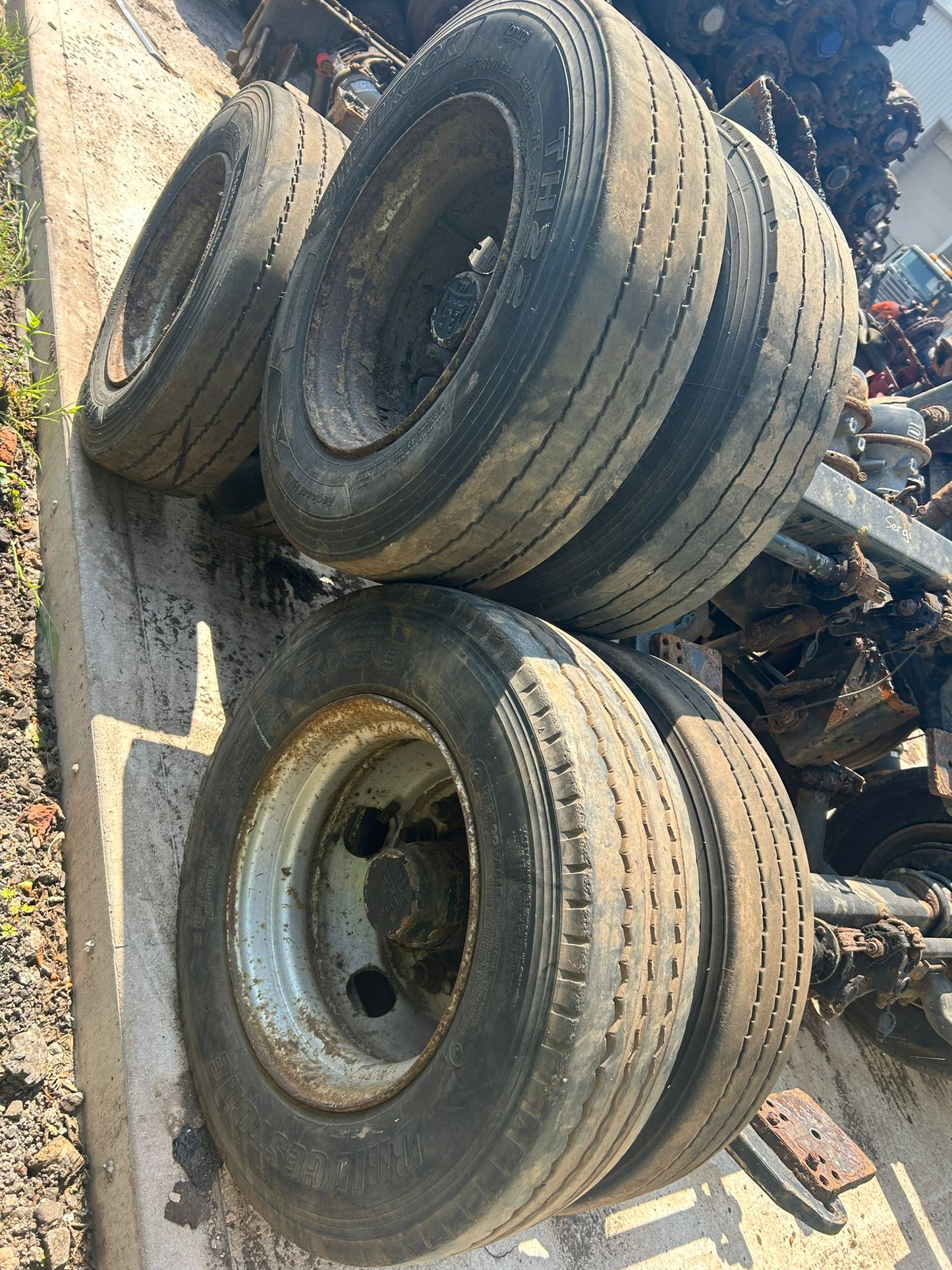 Bpw Drum 17.5 Complete Axles With Tyres ON