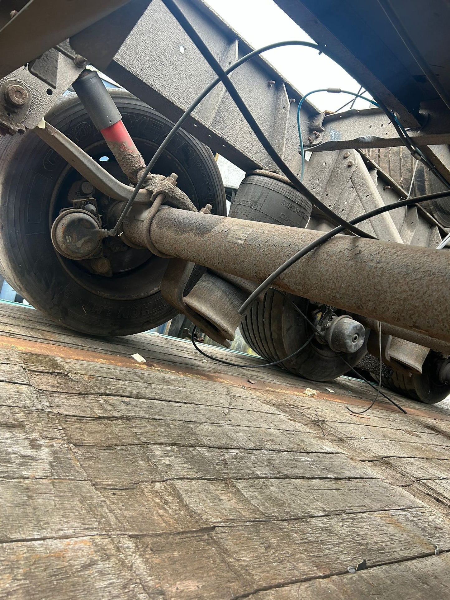 Schmitz Axles Complete With Tyres On 445/40 R22.5