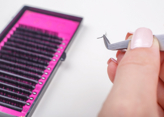 PROS AND CONS OF EYELASH EXTENSIONS - sishops.com blog eyelash extensions