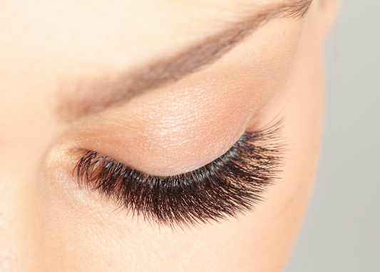 HOW TO PROPERLY CARE FOR EXTENSIONED EYELASHES? - sishops.com blog eyelash extensions