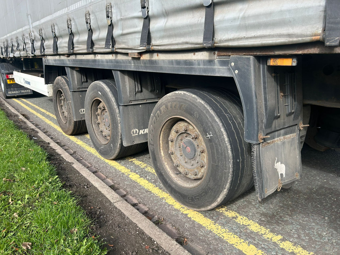 Krone Euroliner MEGA Curtainsider Trailer 2012 Saf Disc Axles Can Cut In Flat