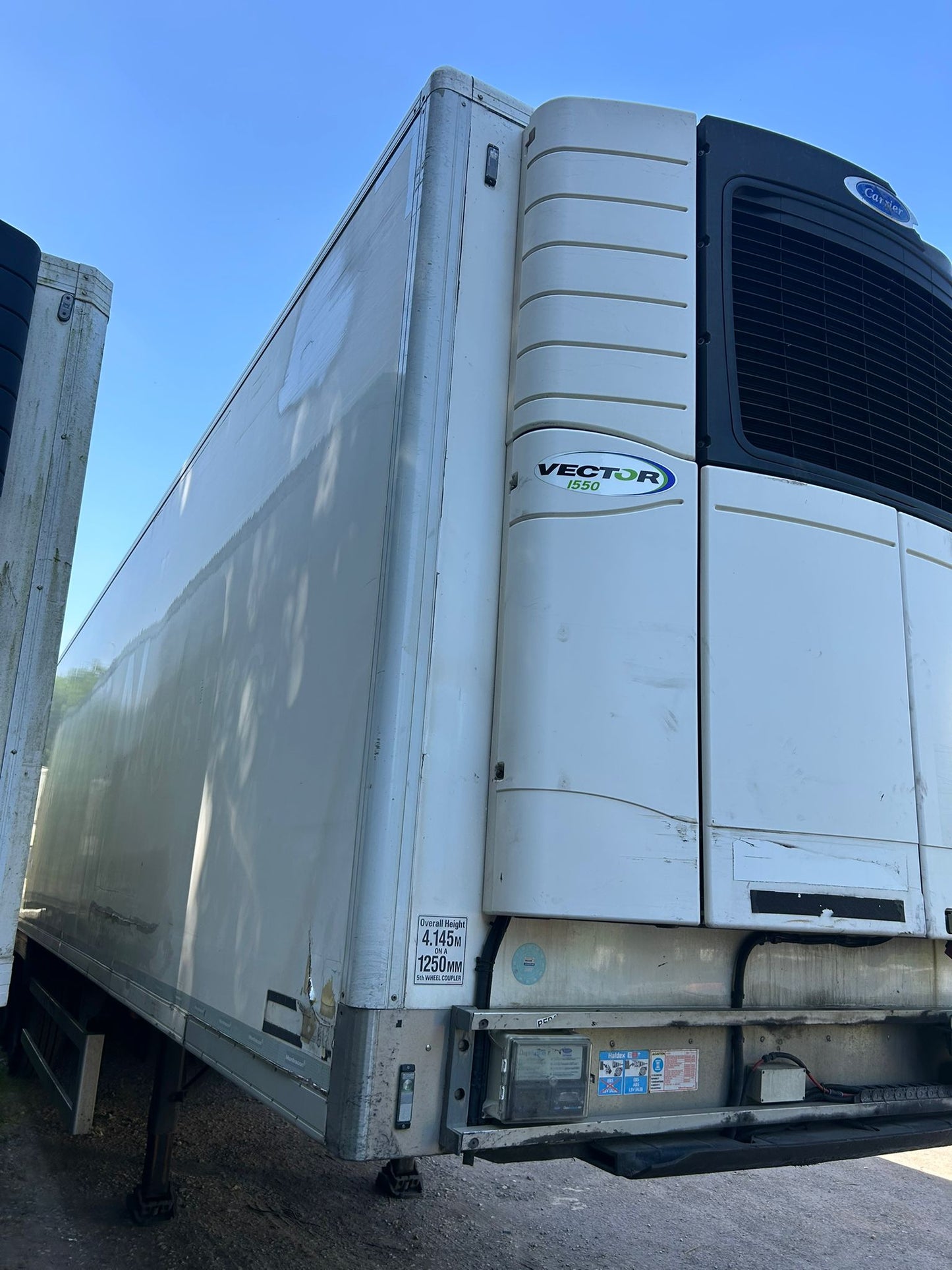 Montracron Fridge Trailer Tail Lift Carrier Vector 1550
