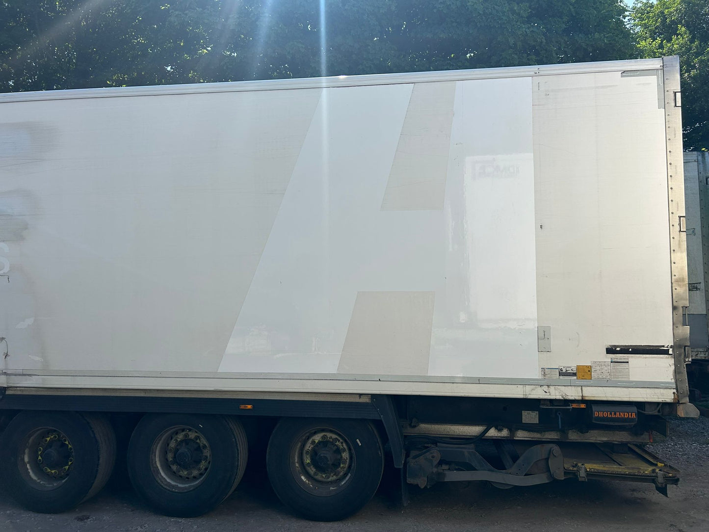 Montracron Fridge Trailer Tail Lift Carrier Vector 1550