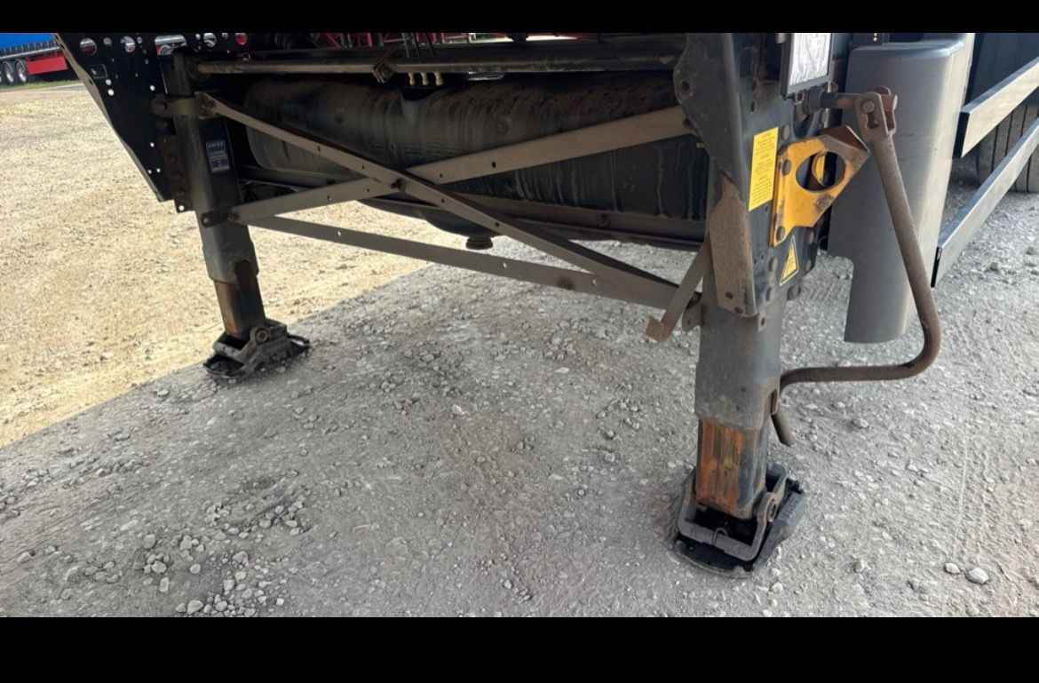 Schmitz Cargobull Fridge Trailer Tail Lift Carrier Vector 1950mt 2015