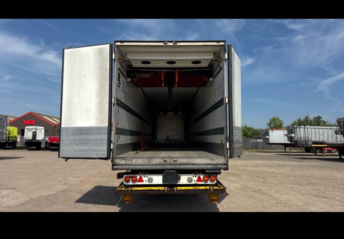 Schmitz Cargobull Fridge Trailer Tail Lift Carrier Vector 1950mt 2015