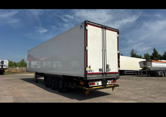Schmitz Cargobull Fridge Trailer Tail Lift Carrier Vector 1950mt 2015