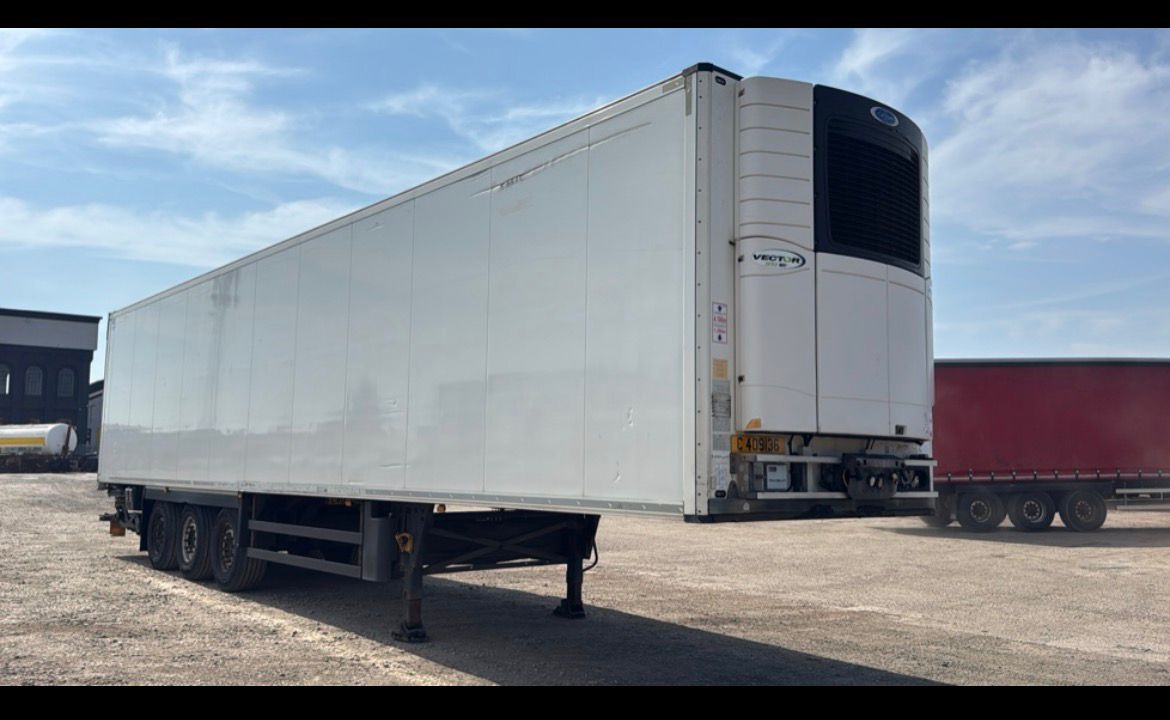Schmitz Cargobull Fridge Trailer Tail Lift Carrier Vector 1950mt 2015